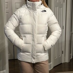 Like New: The North Face Women's 550 Down White Puffer Jacket, Small